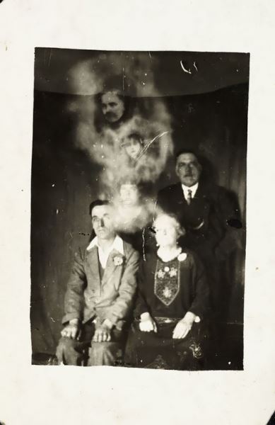 Фотографии духов на спиритических сеансах Уильяма Хоупа (13 фото)