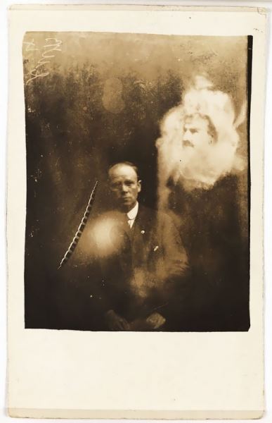 Фотографии духов на спиритических сеансах Уильяма Хоупа (13 фото)