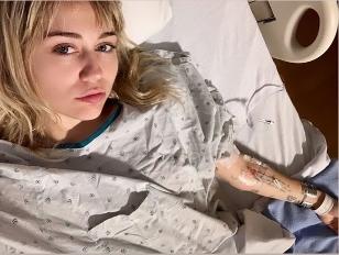 Майли Сайрус госпитализирована из-за проблем с гортанью
