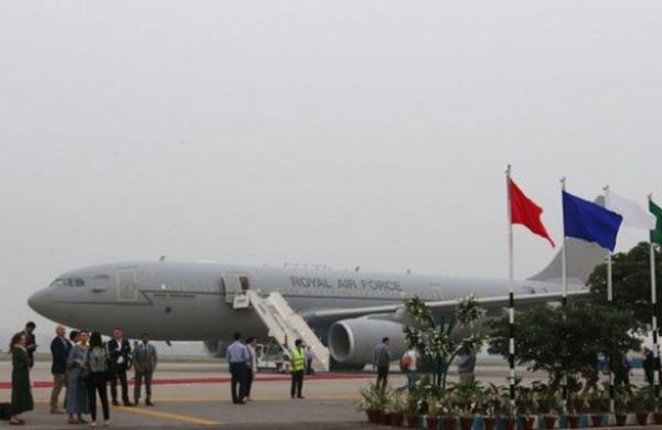 <br />
Самолет принца Уильяма из-за грозы не смог сесть в Исламабаде<br />
