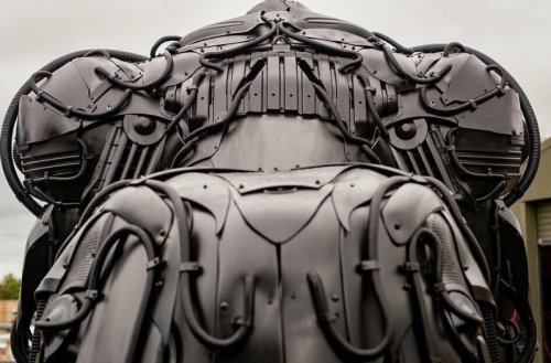 Скульптор на заказ утилизировал старые автозапчасти (11 фото)